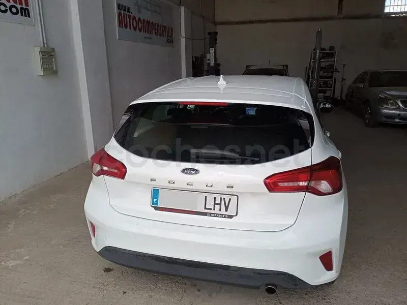 Usado Ford Focus Trend 120 CV (88 kW) 2020 Blanco Berlina