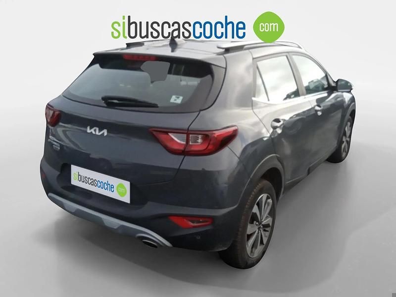Usado Kia Stonic 120 CV (88 kW) 2021 Gris/plata SUV
