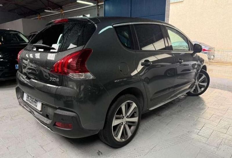 Usado Peugeot 3008 Allure 120 CV (88 kW) 2016 Gris Monovolumen