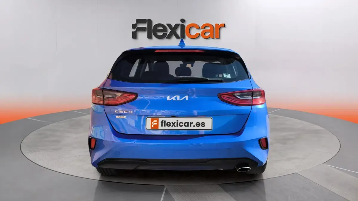 Usado Kia Ceed 136 CV (100 kW) 2023 Azul Utilitario