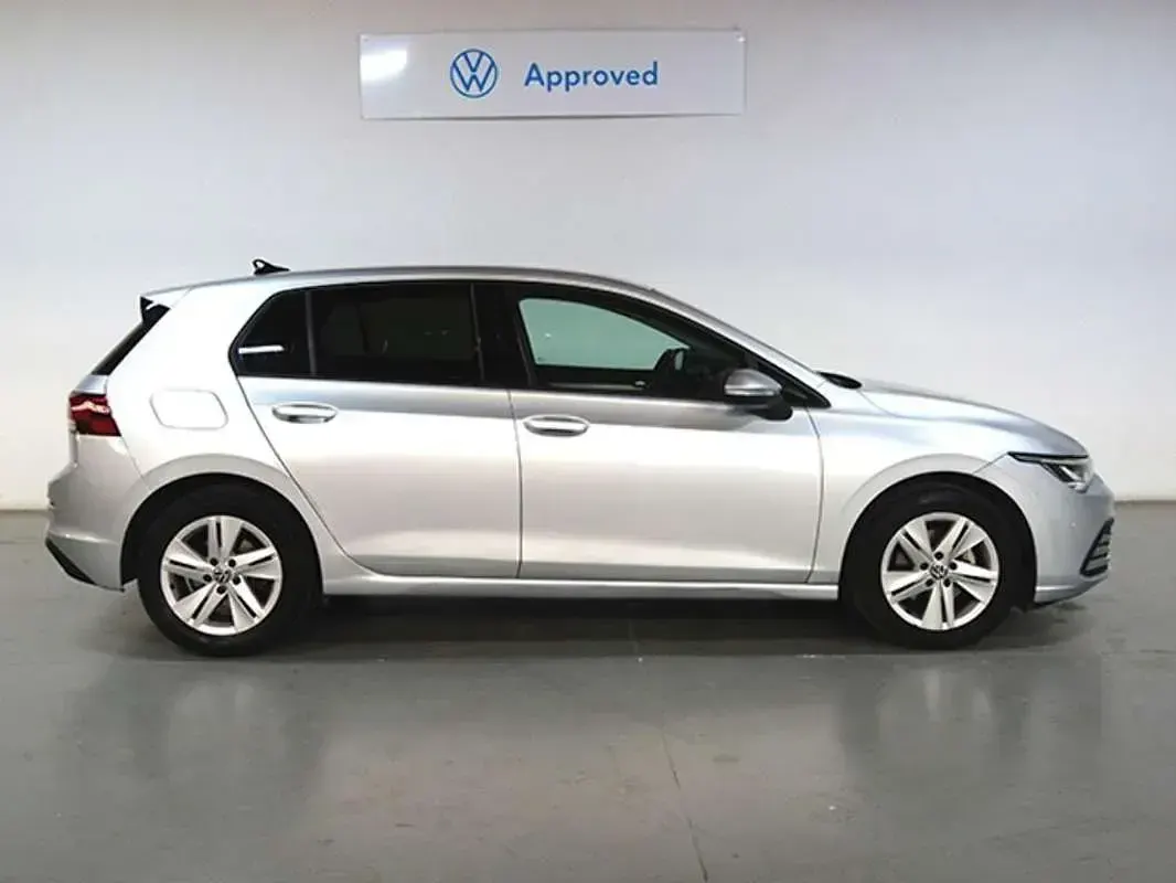 Usado VW Golf VII Life 150 CV (110 kW) 2021 Plateado Utilitario