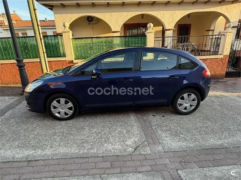 Usado Citroën C4 92 CV (67 kW) 2007 Azul Berlina