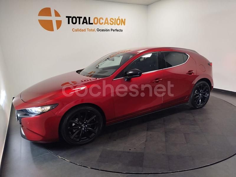 Rojo Usado 2024 Mazda 3 Homura-Line Berlina | 26.990 € (Caro) - Imagen 1/4