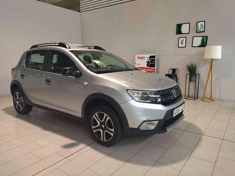 Gris Usado 2020 Dacia Sandero Essentiel Utilitario | 11.490 € (Precio justo) - Imagen 1/4