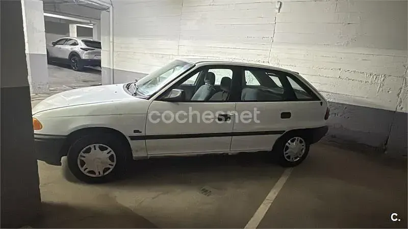 Usado Opel Astra 68 CV (50 kW) 1994 Blanco Familiar
