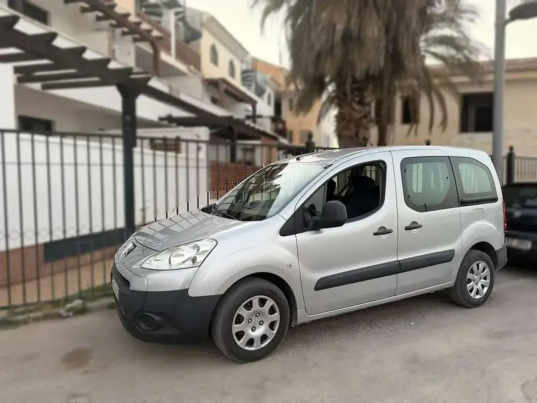 Usado Peugeot TePee 90 CV (66 kW) 2011 Gris Van