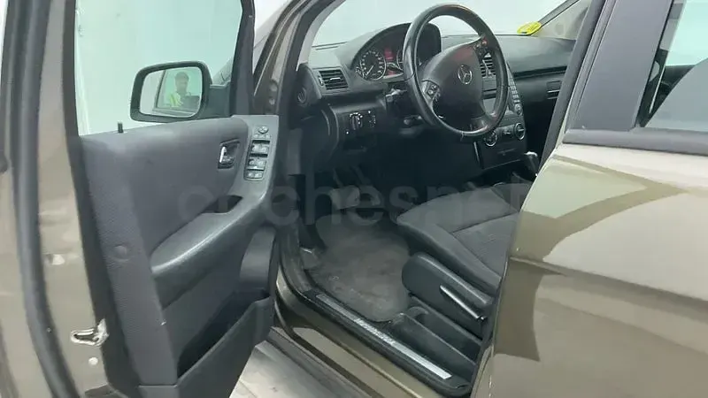 Usado Mercedes A180 Exclusive 109 CV (80 kW) 2010 Marrón Monovolumen