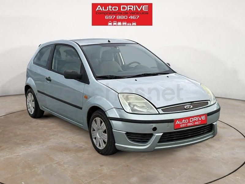 Gris / plata Usado 2004 Ford Fiesta Ambiente Utilitario | 2900 € (Un poco caro) - Imagen 1/4