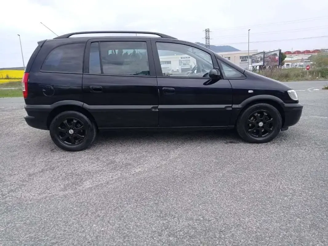 Usado Opel Zafira Elegance 125 CV (91 kW) 2004 Azul Monovolumen