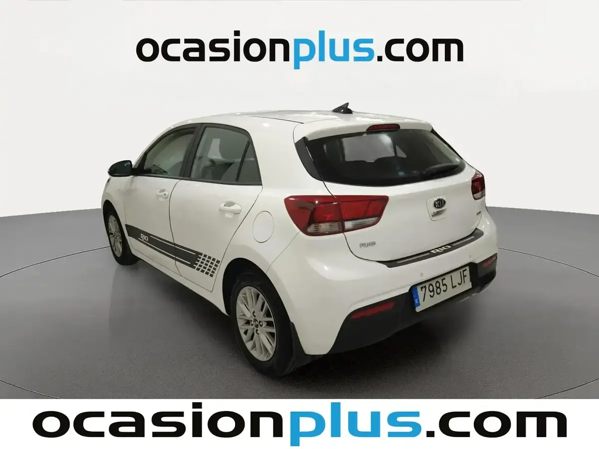 Usado Kia Rio 100 CV (73 kW) 2020 Blanco Berlina