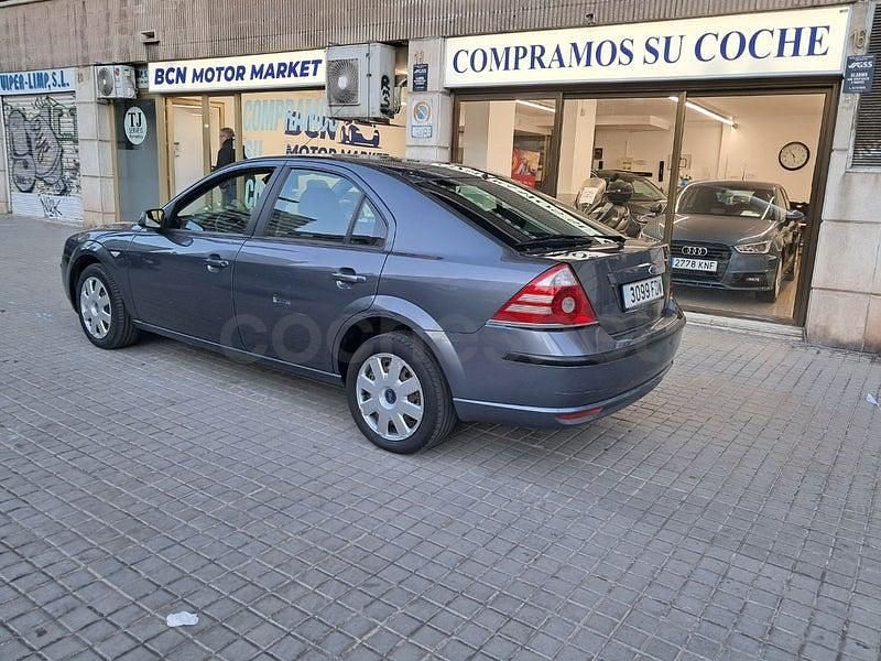 Usado Ford Mondeo Ambiente 115 CV (84 kW) 2006 Gris / plata Berlina