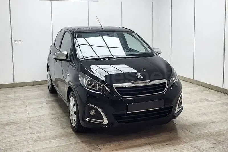 Usado Peugeot 108 Active 72 CV (52 kW) 2022 Negro Berlina