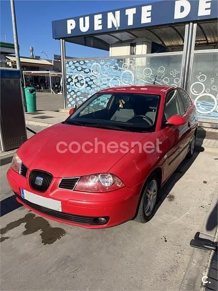 Usado Seat Ibiza 75 CV (55 kW) 2003 Rojo Utilitario