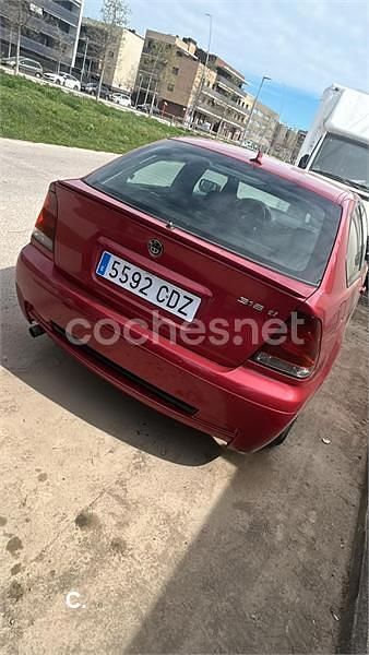 Usado BMW 318 143 CV (105 kW) 2003 Rojo Berlina