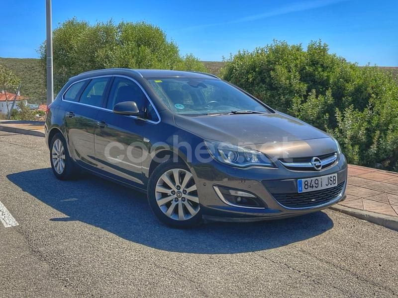 Gris / plata Usado 2016 Opel Astra Excellence Familiar | 8250 € (Precio justo) - Imagen 1/4