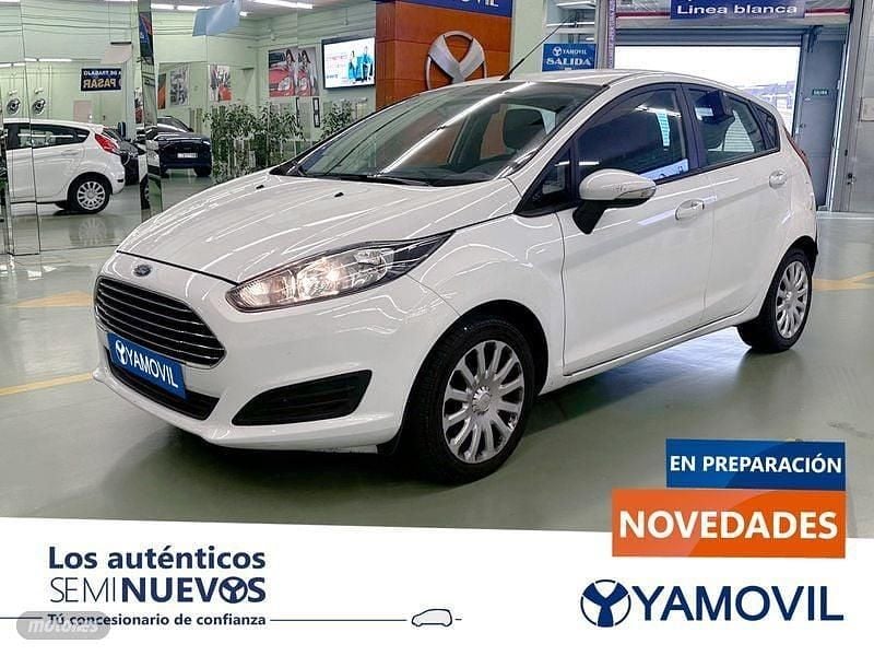 Blanco Usado 2013 Ford Fiesta Trend Utilitario | 7450 € (Precio justo) - Imagen 1/4
