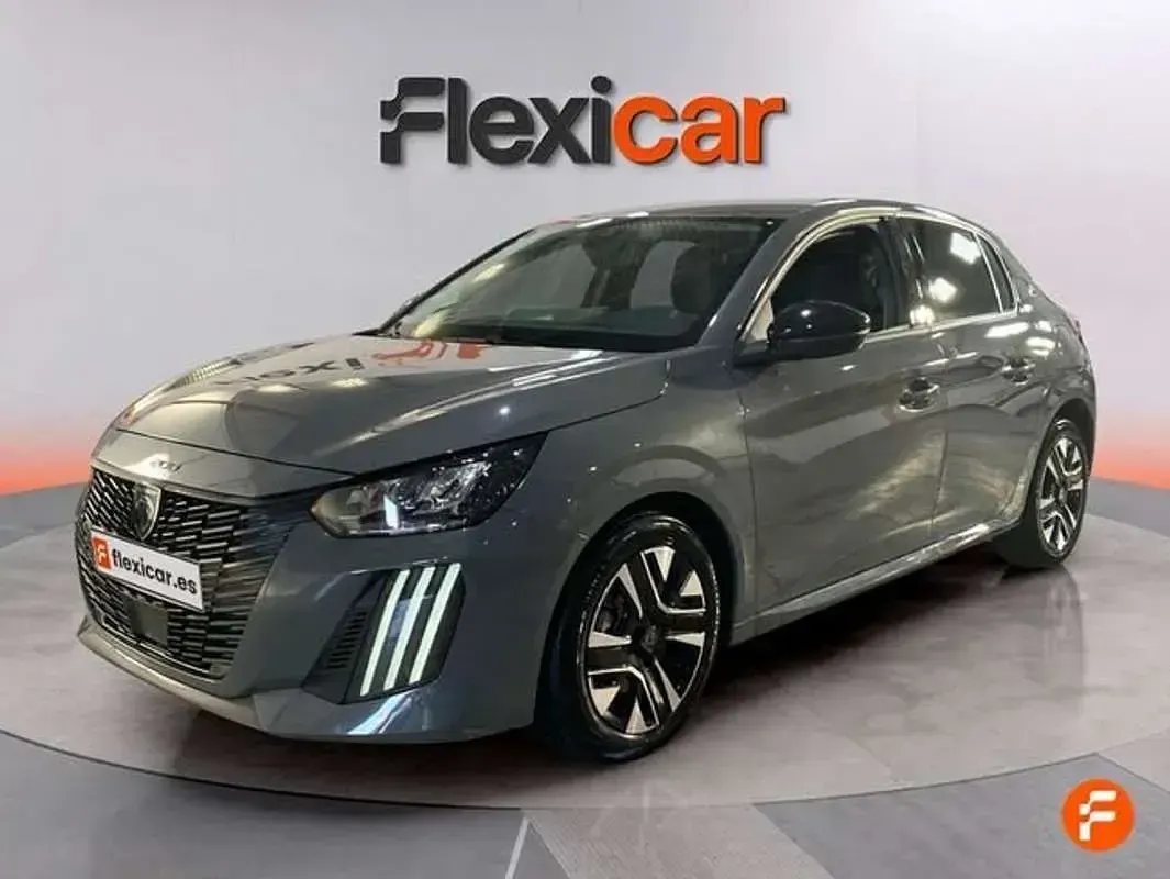 Usado Peugeot 208 Allure 101 CV (74 kW) 2025 Gris Utilitario