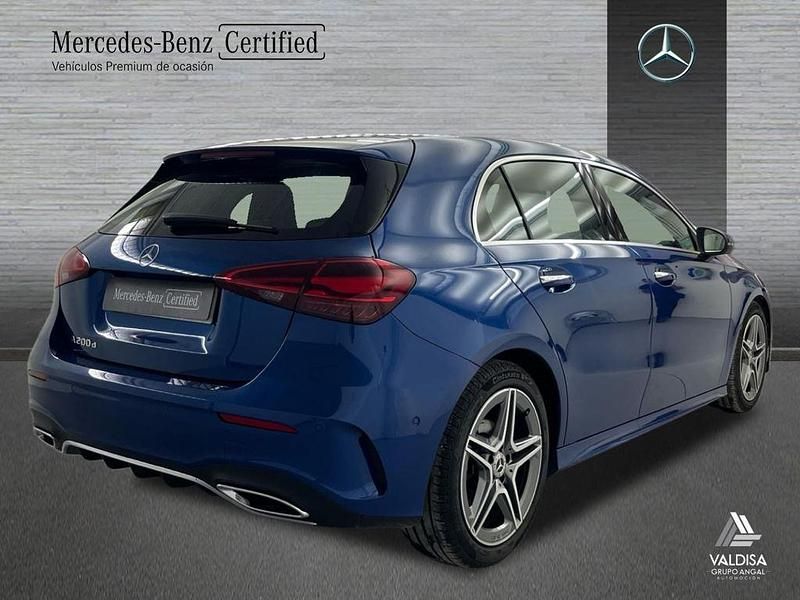 Usado Mercedes A200 AMG line 150 CV (110 kW) 2024 Azul espectra Berlina