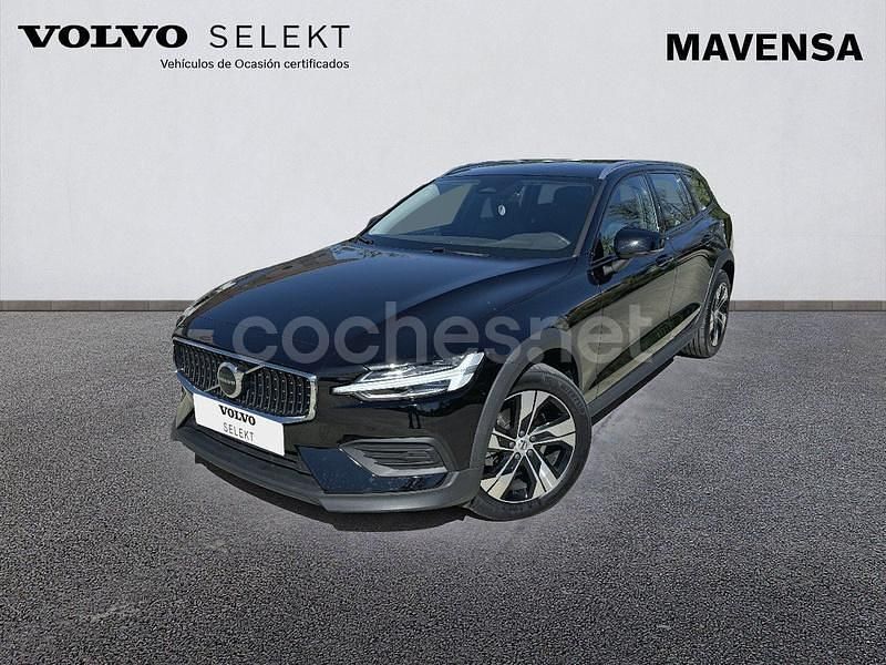Negro Usado 2023 Volvo V60 CC Core Familiar | 43.500 € (Precio justo) - Imagen 1/4