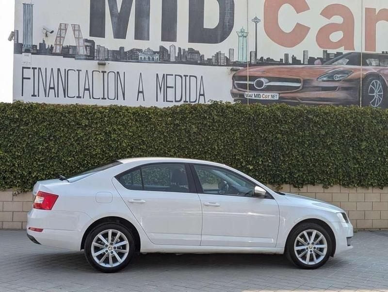 Usado Skoda Octavia Style 150 CV (110 kW) 2015 Blanco Utilitario