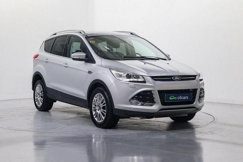 Usado Ford Kuga Titanium 140 CV (102 kW) 2015 Gris SUV