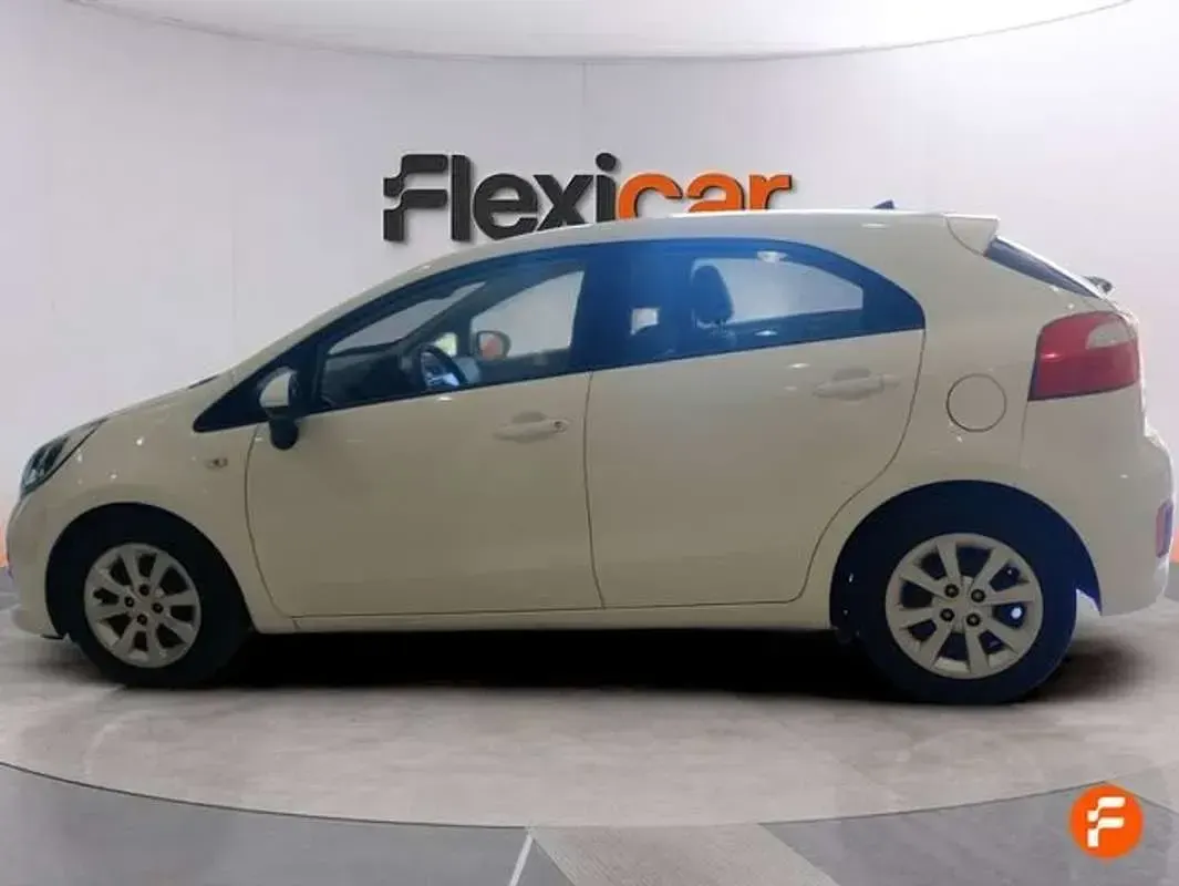 Usado Kia Rio 84 CV (61 kW) 2016 Blanco Utilitario
