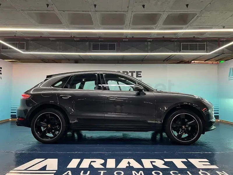 Usado Porsche Macan 265 CV (194 kW) 2021 Gris / plata SUV