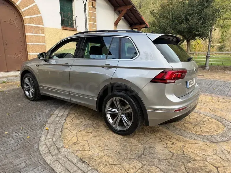 Usado VW Tiguan R-line 150 CV (110 kW) 2020 Gris / plata SUV