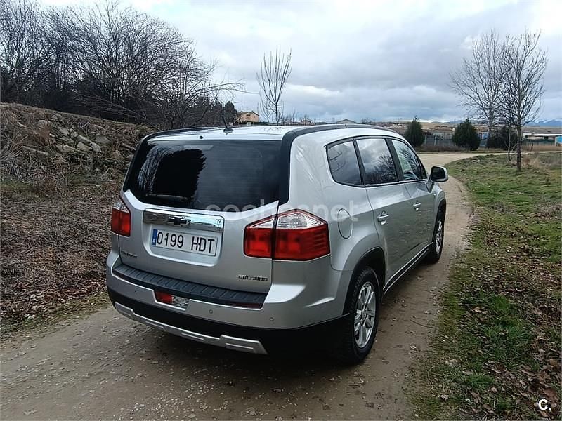 Usado Chevrolet Orlando LT 141 CV (103 kW) 2011 Gris / plata Monovolumen
