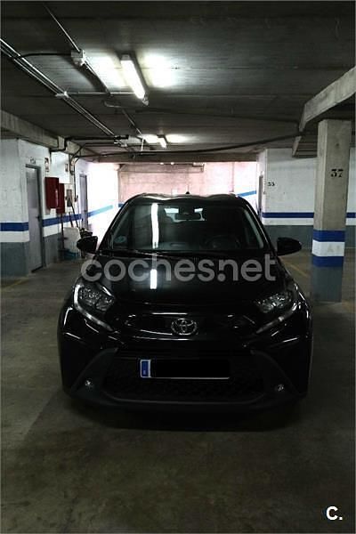 Usado Toyota Aygo X Play 72 CV (52 kW) 2022 Negro SUV