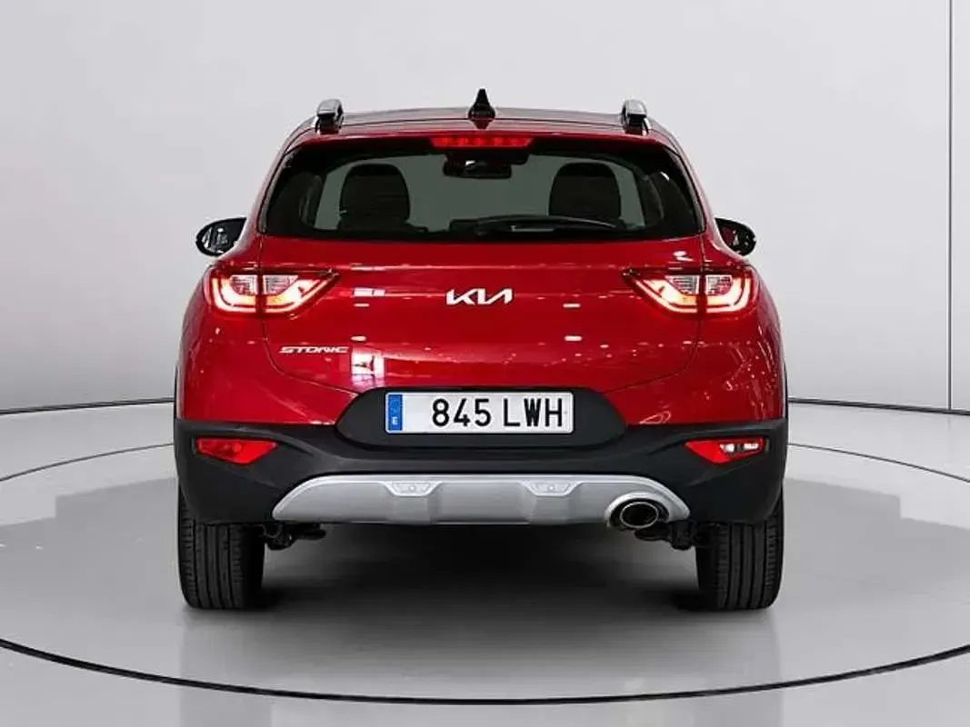 Usado Kia Stonic 101 CV (74 kW) 2022 Rojo SUV