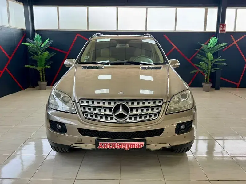 Usado Mercedes ML320 224 CV (164 kW) 2008 Beige SUV