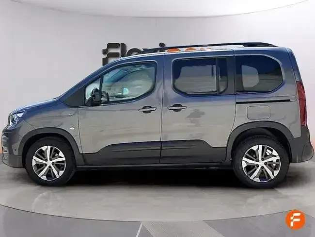 Usado Peugeot Rifter GT 100 CV (73 kW) 2023 Gris Monovolumen