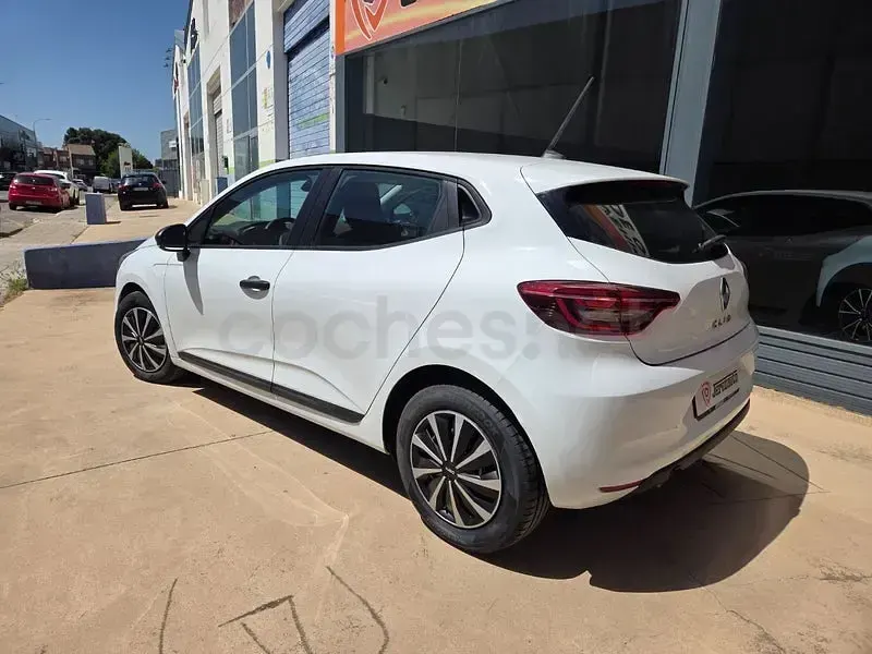 Begagnad Renault Clio V Intens 85 HK (62 kW) 2021 Vit Sedan