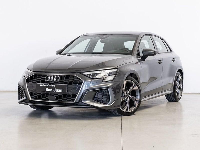Usado Audi A3 Ambiente 150 CV (110 kW) 2022 Gris / plata Berlina