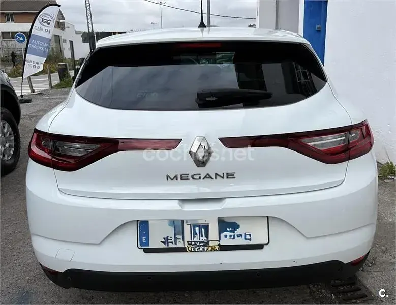 Usado Renault Mégane 130 CV (95 kW) 2017 Blanco Berlina