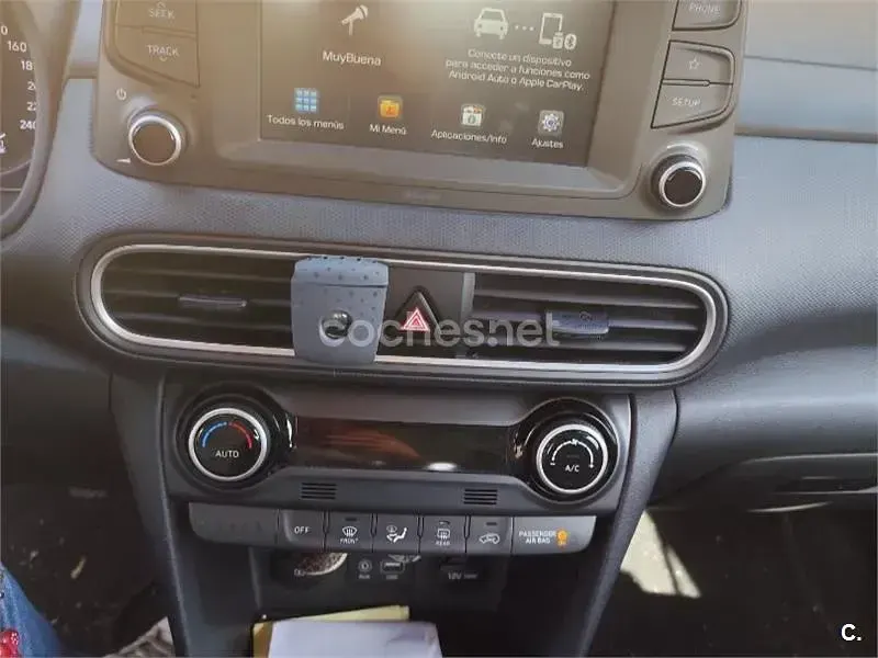 Usado Hyundai Kona 120 CV (88 kW) 2021 Gris / plata SUV