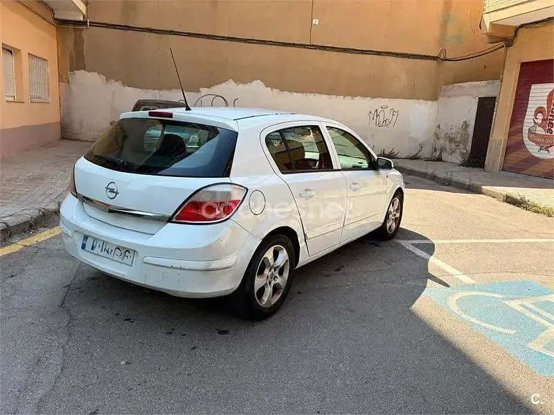 Usado Opel Astra Enjoy 100 CV (73 kW) 2005 Blanco Berlina