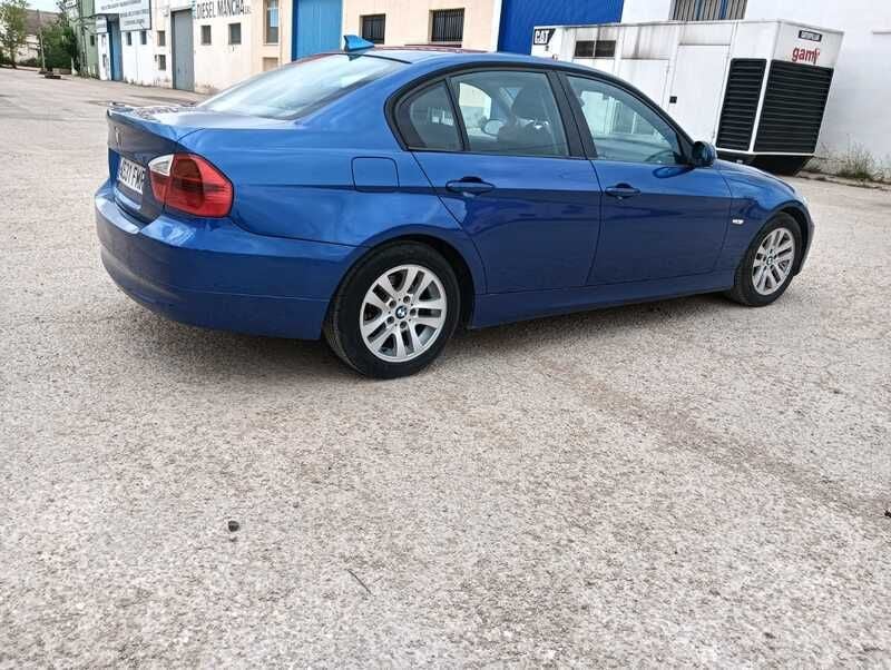 Usado BMW 318 143 CV (105 kW) 2007 Azul Berlina