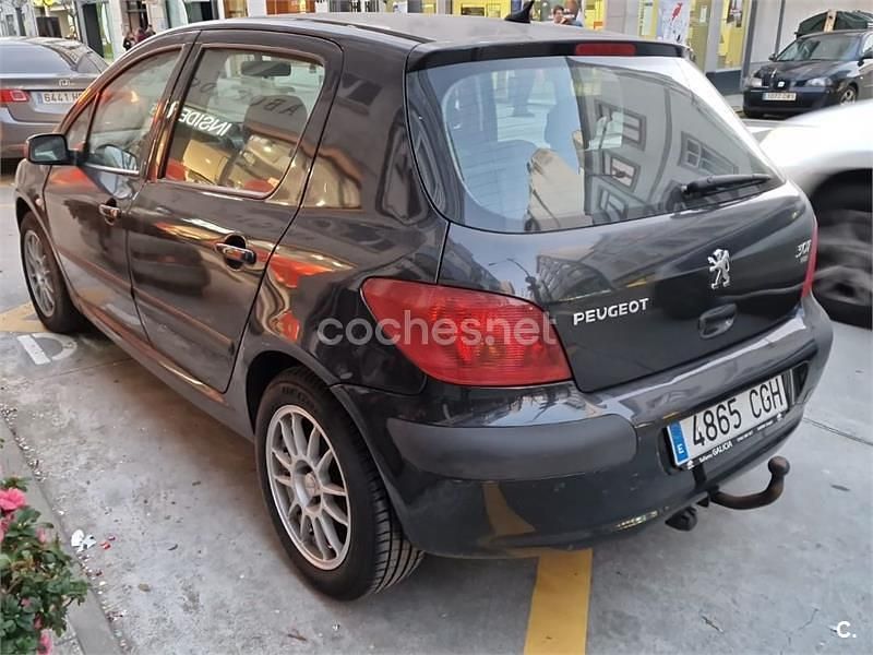 Usado Peugeot 307 110 CV (80 kW) 2003 Negro Berlina