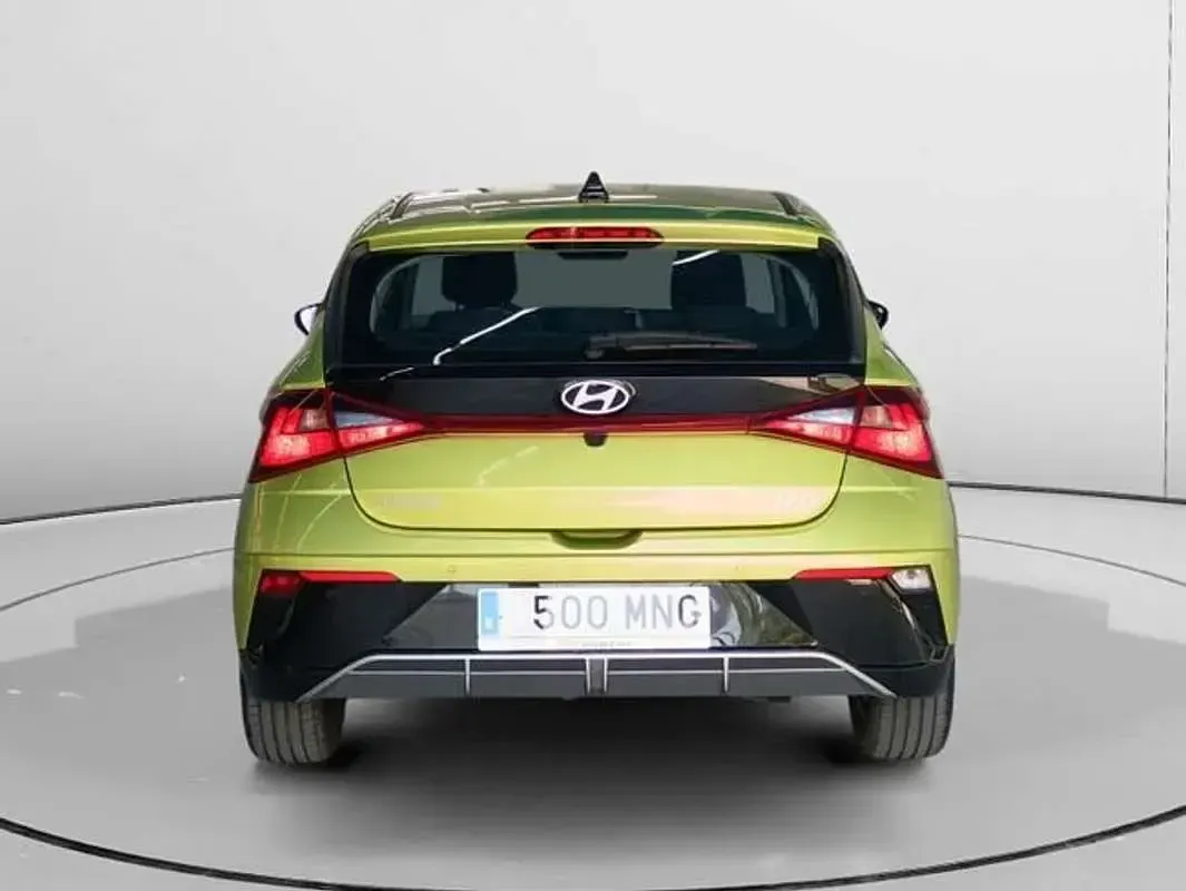 Usado Hyundai i20 101 CV (74 kW) 2024 Verde Utilitario