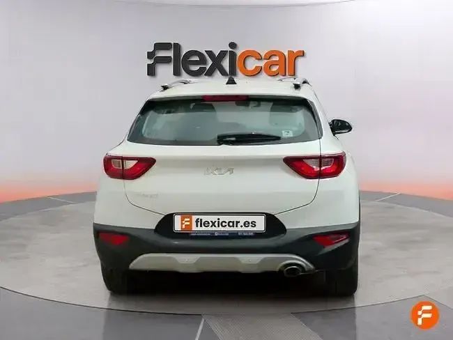 Usado Kia Stonic 84 CV (61 kW) 2023 Blanco SUV