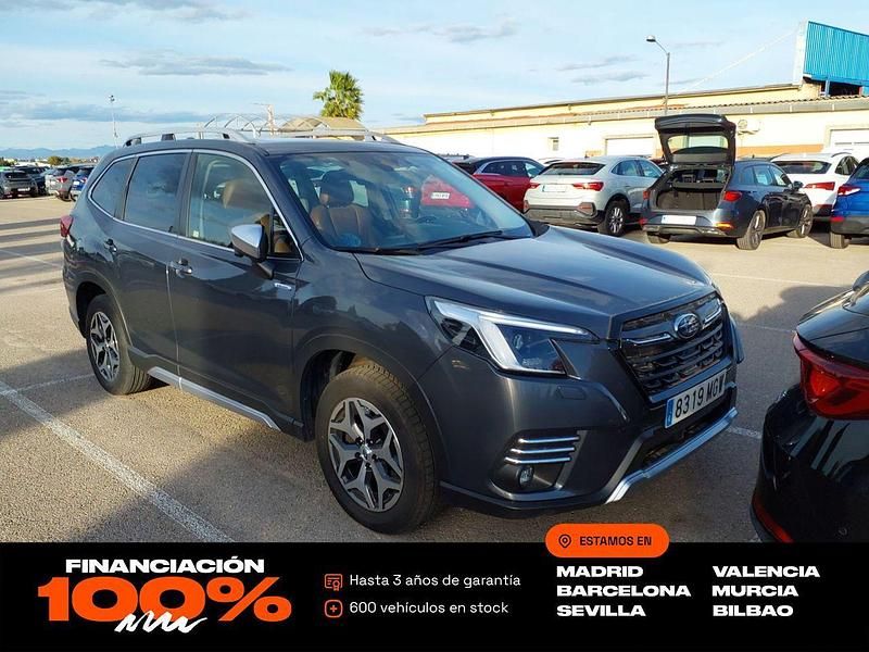 Gris Usado 2023 Subaru Forester SUV | 26.450 € (Precio justo) - Imagen 1/4