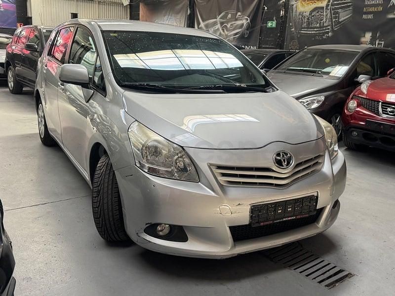 Usado Toyota Verso Active 132 CV (97 kW) 2011 Gris / plata Monovolumen