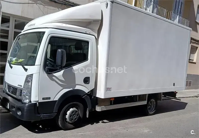 Usado Nissan Cabstar 136 CV (100 kW) 2013 Blanco Pickup/Camioneta