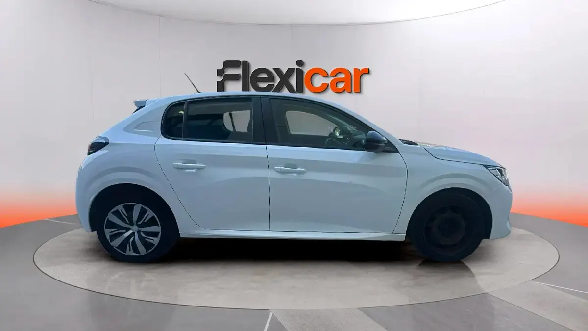 Usado Peugeot 208 Active 101 CV (74 kW) 2023 Blanco Utilitario