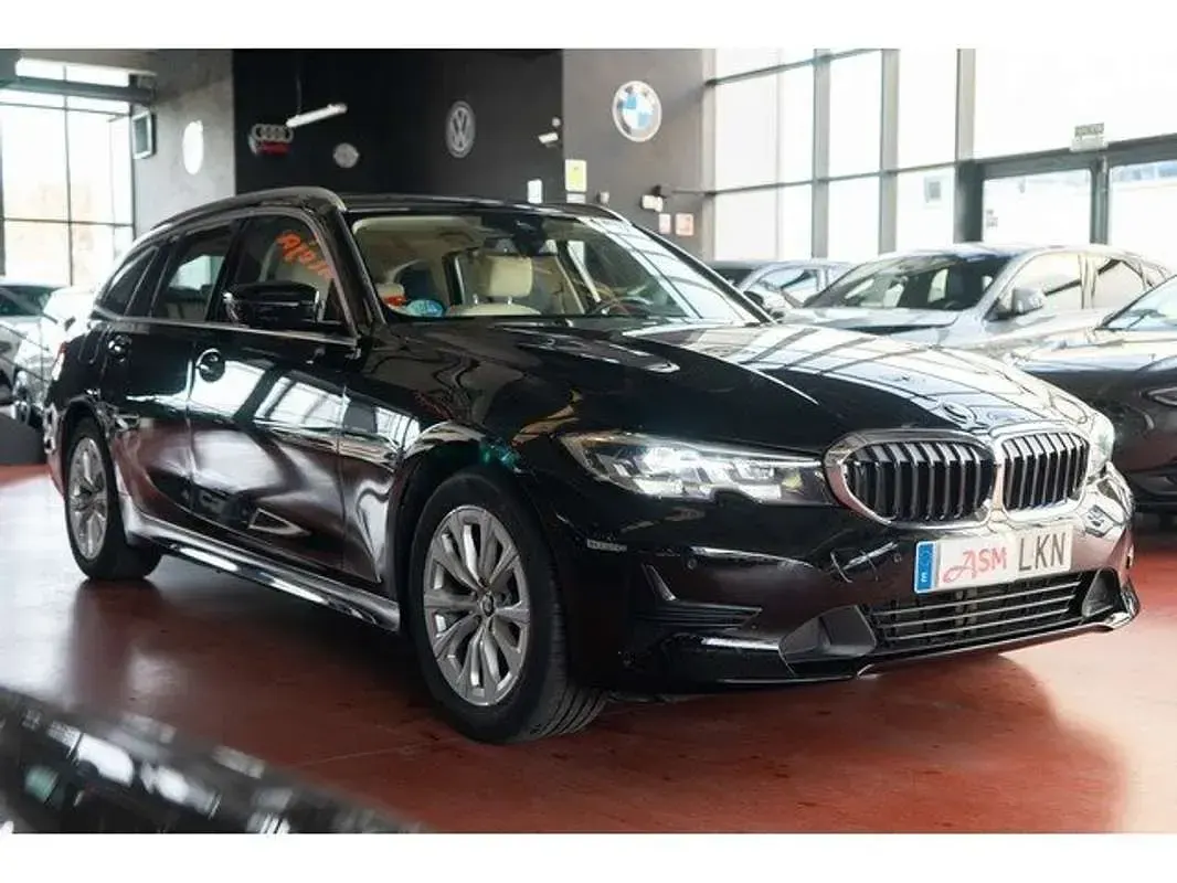 Käytetty BMW 318 Sport Line 150 HP (110 kW) 2020 Musta Farmari