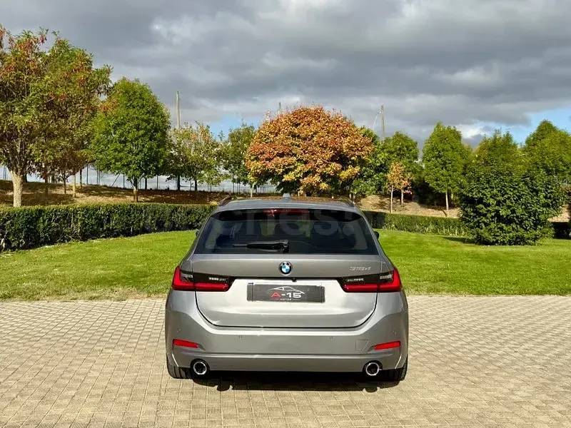 Usado BMW 318 Comfort Edition 150 CV (110 kW) 2023 Gris / plata Familiar