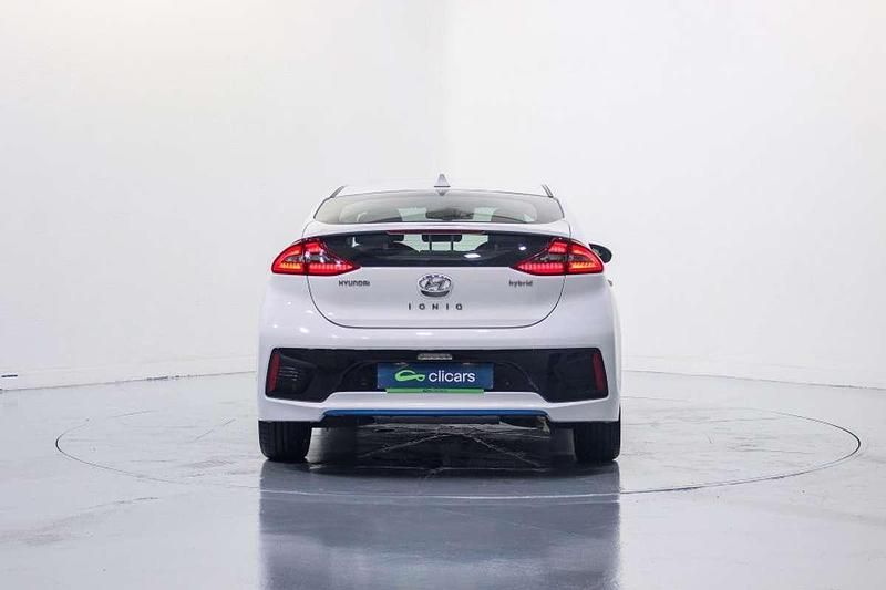 Usado Hyundai Ioniq 105 CV (77 kW) 2018 Blanco Utilitario