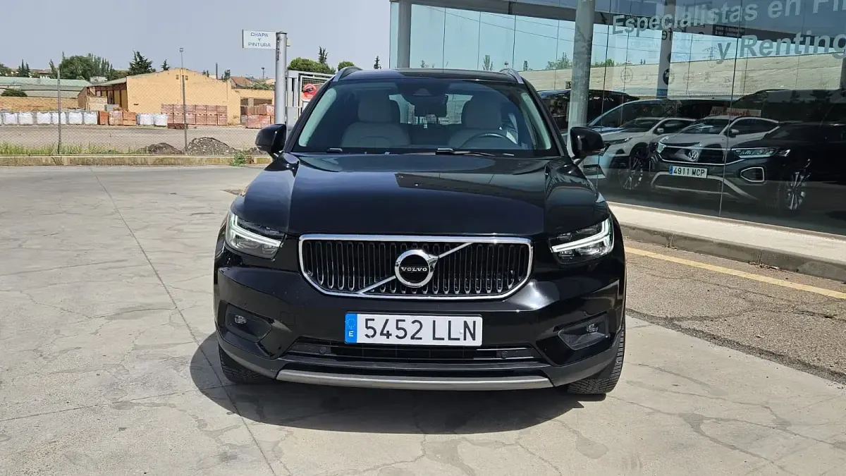 Usado Volvo XC40 Momentum 163 CV (119 kW) 2020 Negro SUV